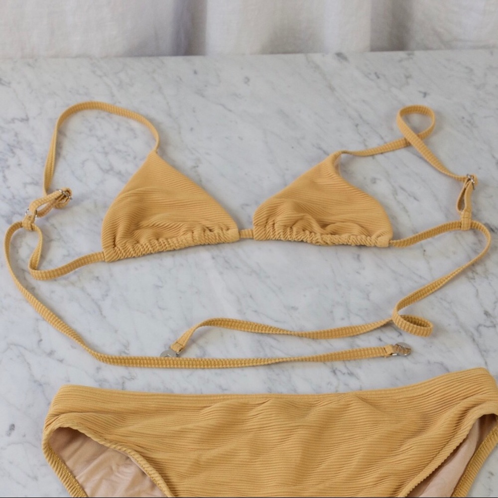 ❌ SOLD ❌ Zulu & Zephyr Bikini Top M